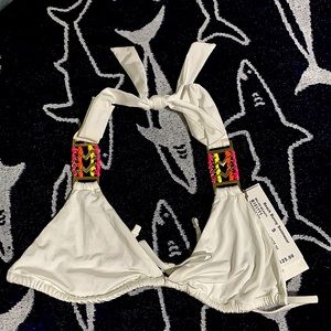 New Beach bunny Belize Beauty Triangle top/white